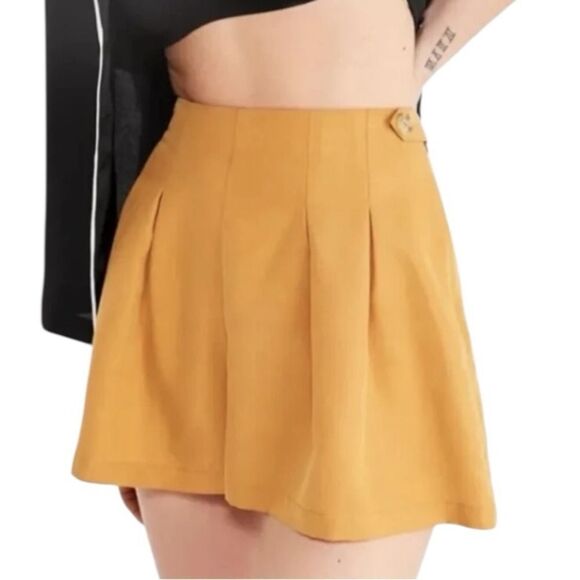 Urban Outfitters High Rise Utopia Pleated Golden Yellow Shorts Size 4 📦 - Picture 1 of 8